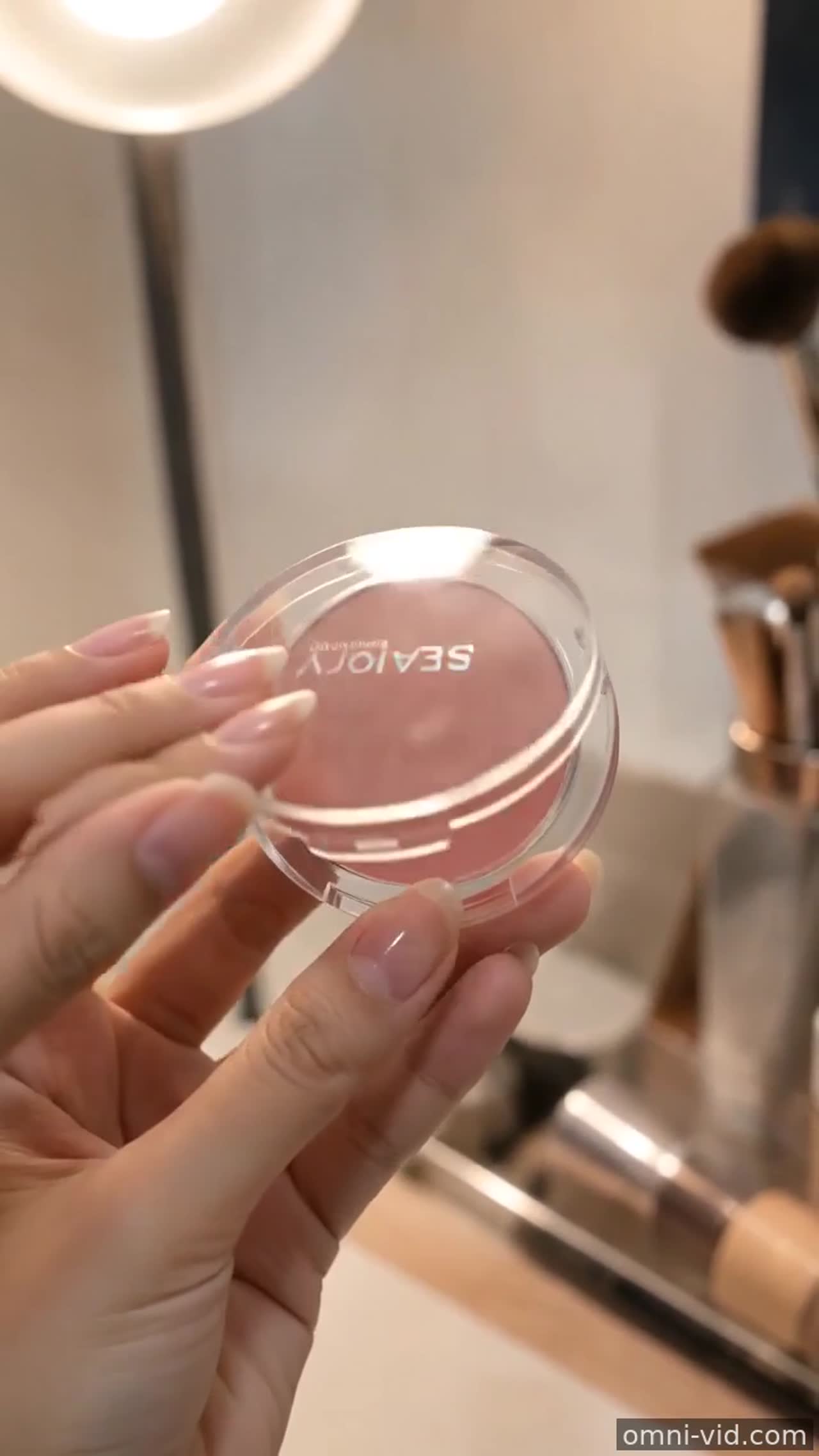 close up blush dan gerakan blush lalu simpan di ta